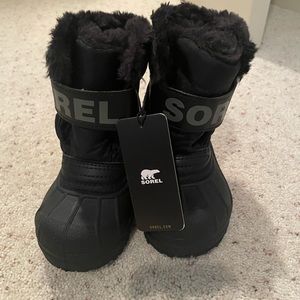 NWT snow boots